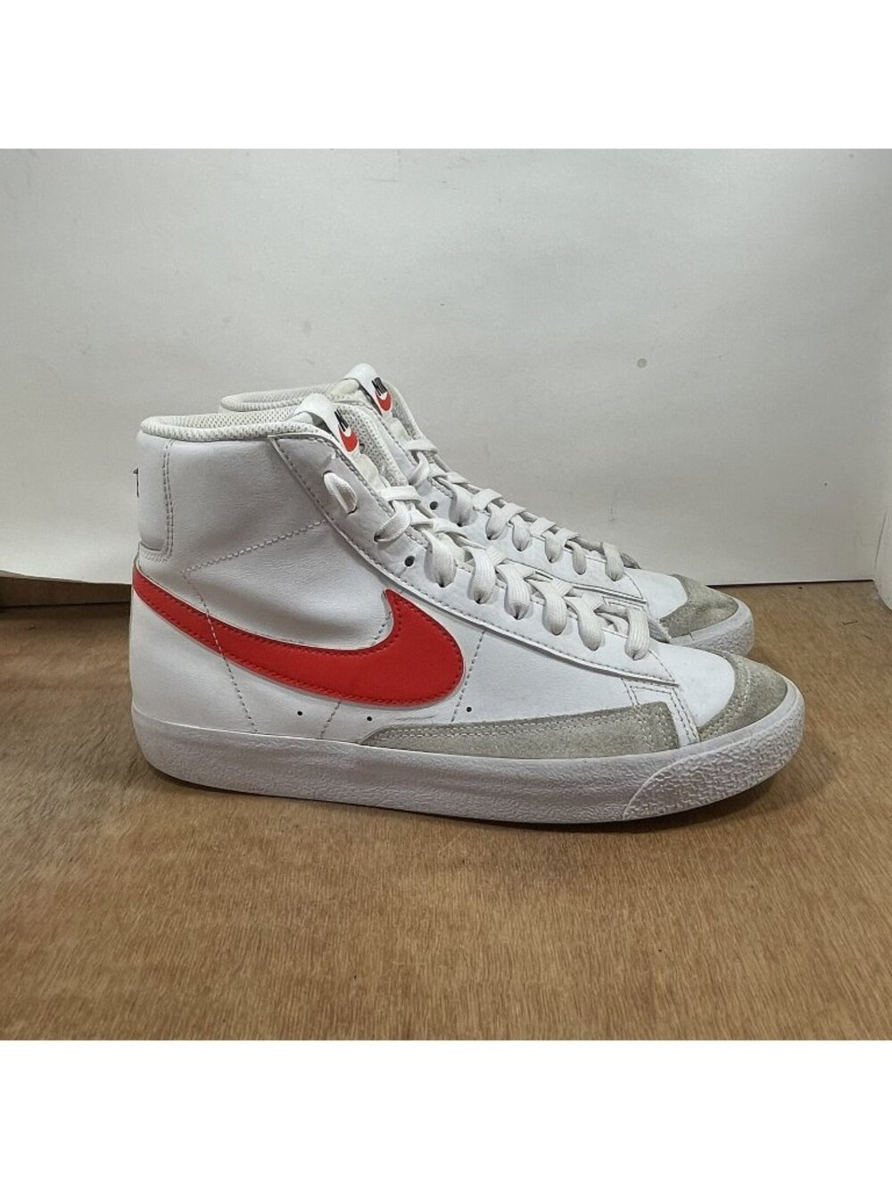 Nike Blazer Mid '77 White Blue Orange DA4086-117 Youth Size 7 Women’s Size 8.5